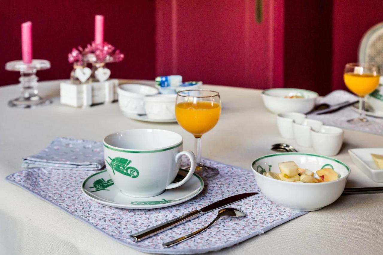 Les Glycines Bed & Breakfast Croix Eksteriør bilde